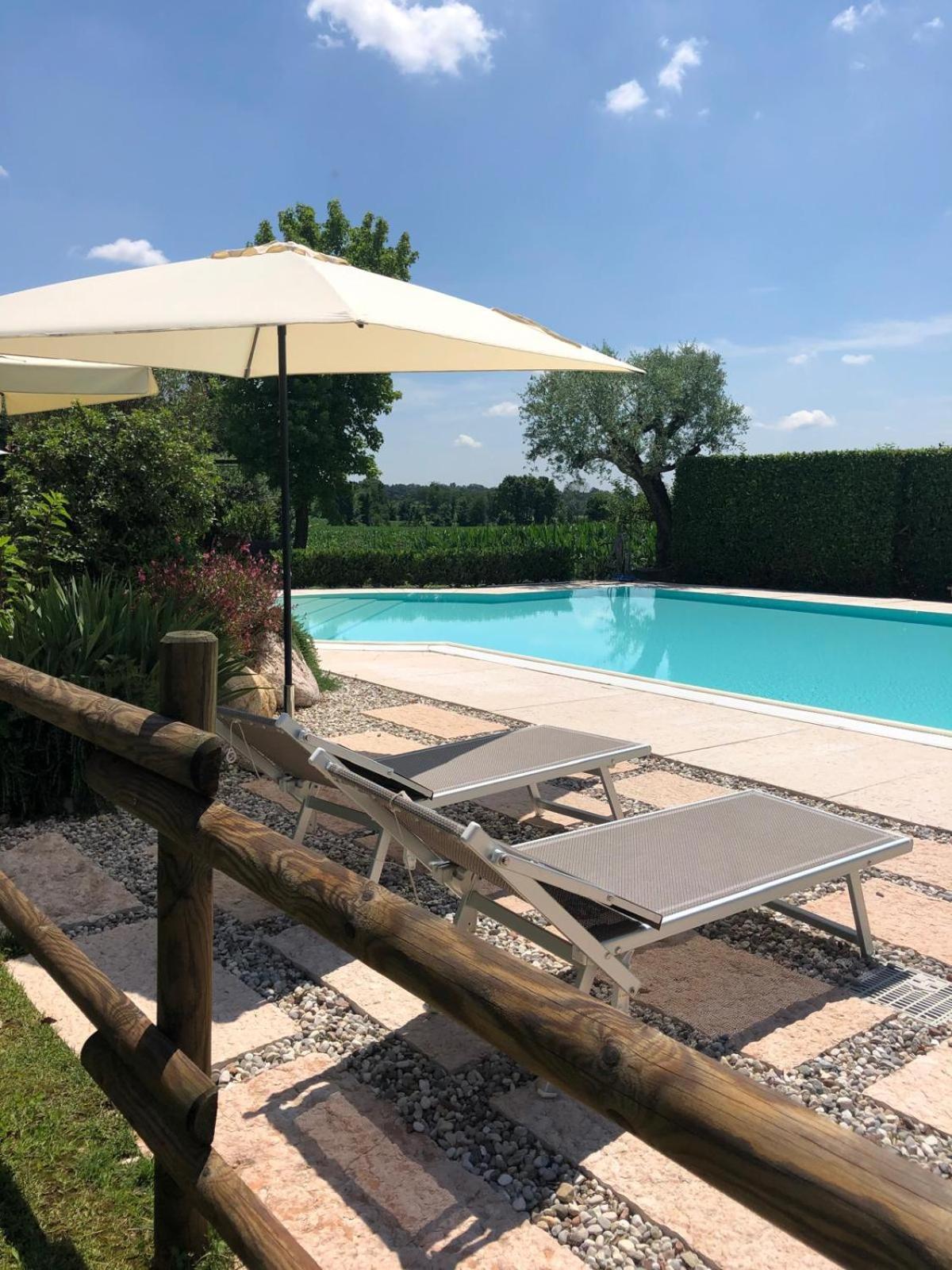 Agriturismo" Il Glicine Bianco" Monzambano Ngoại thất bức ảnh