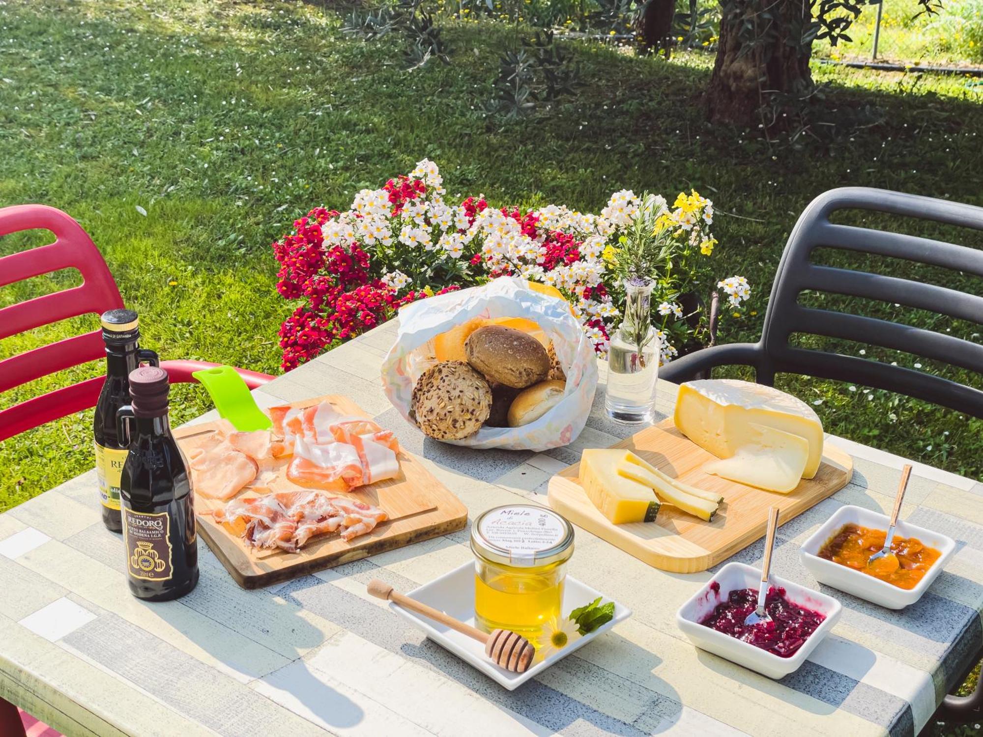 Agriturismo" Il Glicine Bianco" Monzambano Ngoại thất bức ảnh