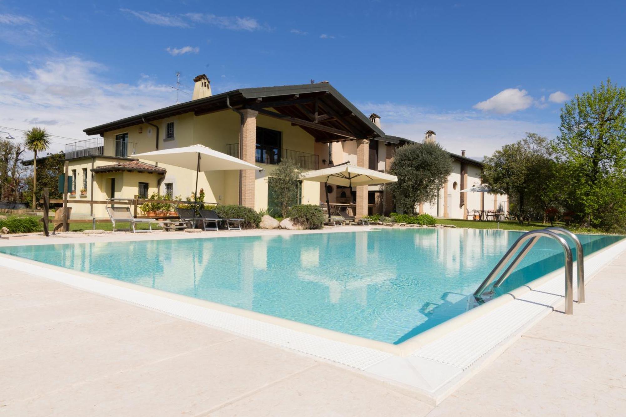 Agriturismo" Il Glicine Bianco" Monzambano Ngoại thất bức ảnh